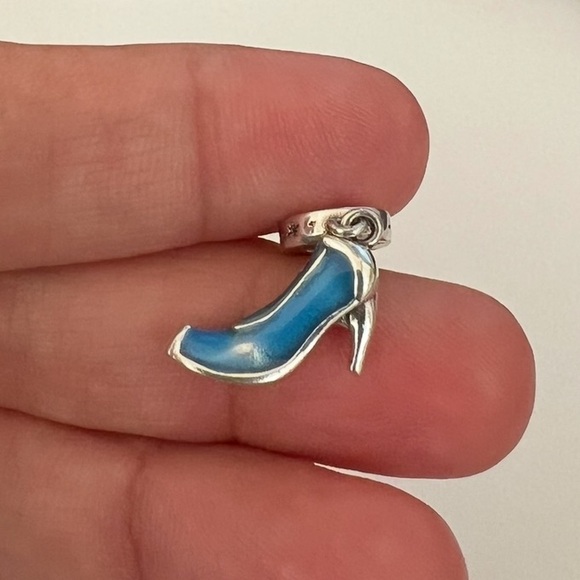 PANDORA DISNEY Cinderella Glass Slipper Charm - Picture 3 of 6